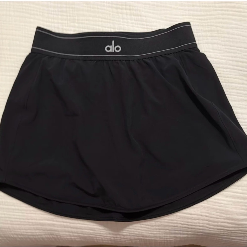 NWT Alo Yoga black match point tennis skirt